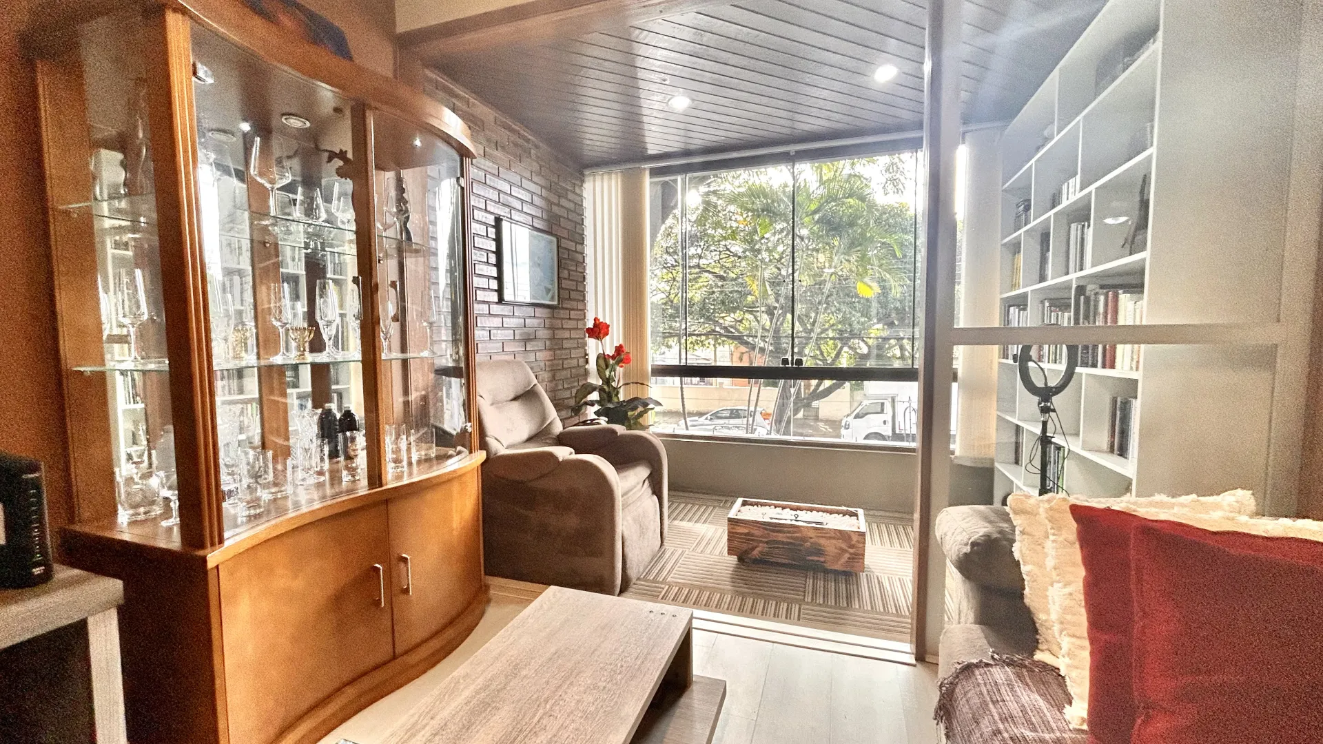 R$ 750.000 | 93m&sup2; | 2 DORMIT&Oacute;RIOS | VAGA | AV. LAGEADO | PORTO ALEGRE - RS Avenida Lageado Porto Alegre - 