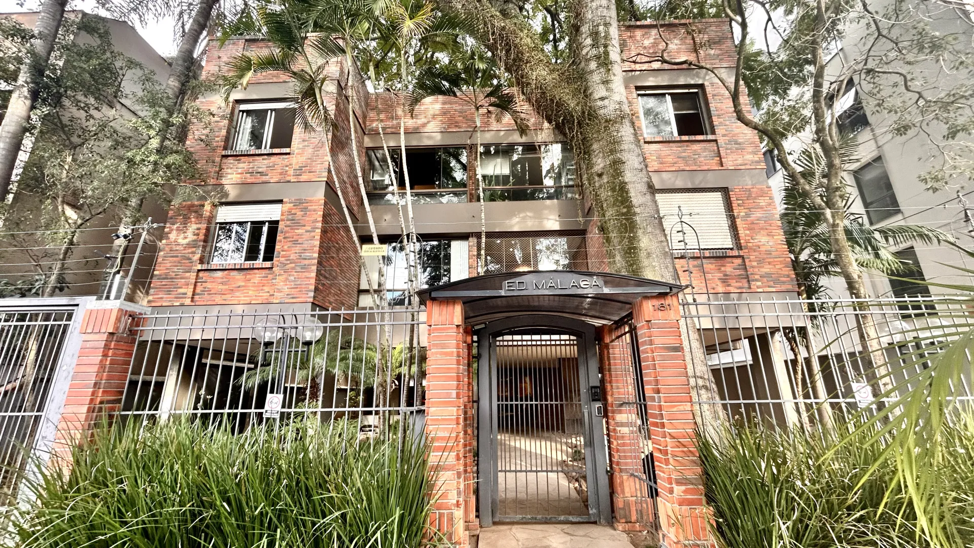 R$ 750.000 | 93m&sup2; | 2 DORMIT&Oacute;RIOS | VAGA | AV. LAGEADO | PORTO ALEGRE - RS Avenida Lageado Porto Alegre - 