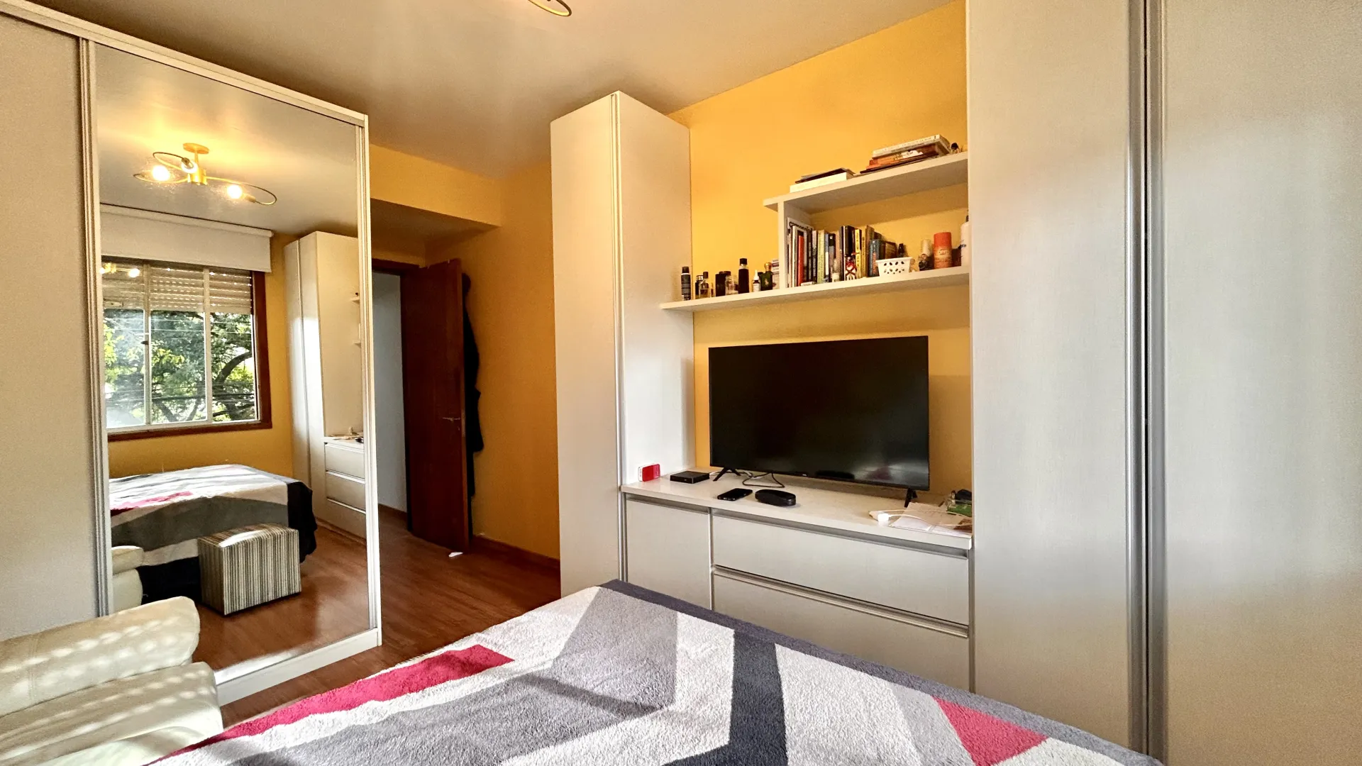 R$ 750.000 | 93m&sup2; | 2 DORMIT&Oacute;RIOS | VAGA | AV. LAGEADO | PORTO ALEGRE - RS Avenida Lageado Porto Alegre - 
