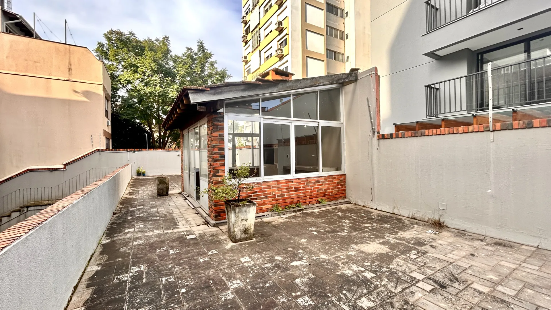 R$ 750.000 | 93m&sup2; | 2 DORMIT&Oacute;RIOS | VAGA | AV. LAGEADO | PORTO ALEGRE - RS Avenida Lageado Porto Alegre - 