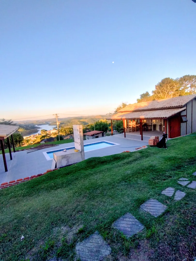 &Oacute;tima ch&aacute;cara com piscina com vista para a represa  Santa Isabel - 