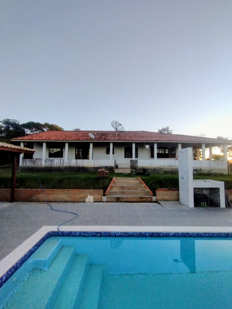&Oacute;tima ch&aacute;cara com piscina com vista para a represa  Santa Isabel - 
