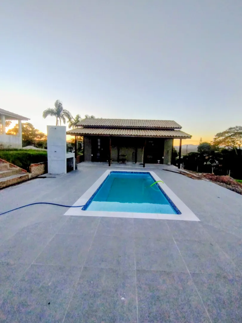 &Oacute;tima ch&aacute;cara com piscina com vista para a represa  Santa Isabel - 