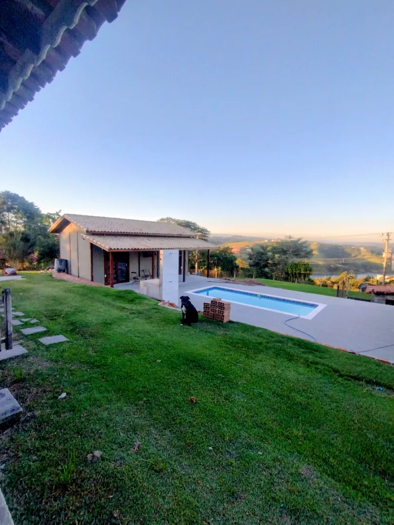 &Oacute;tima ch&aacute;cara com piscina com vista para a represa  Santa Isabel - 