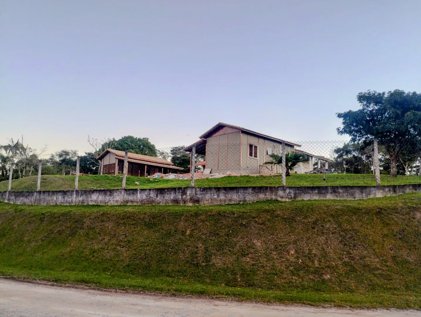 &Oacute;tima ch&aacute;cara com piscina com vista para a represa  Santa Isabel - 