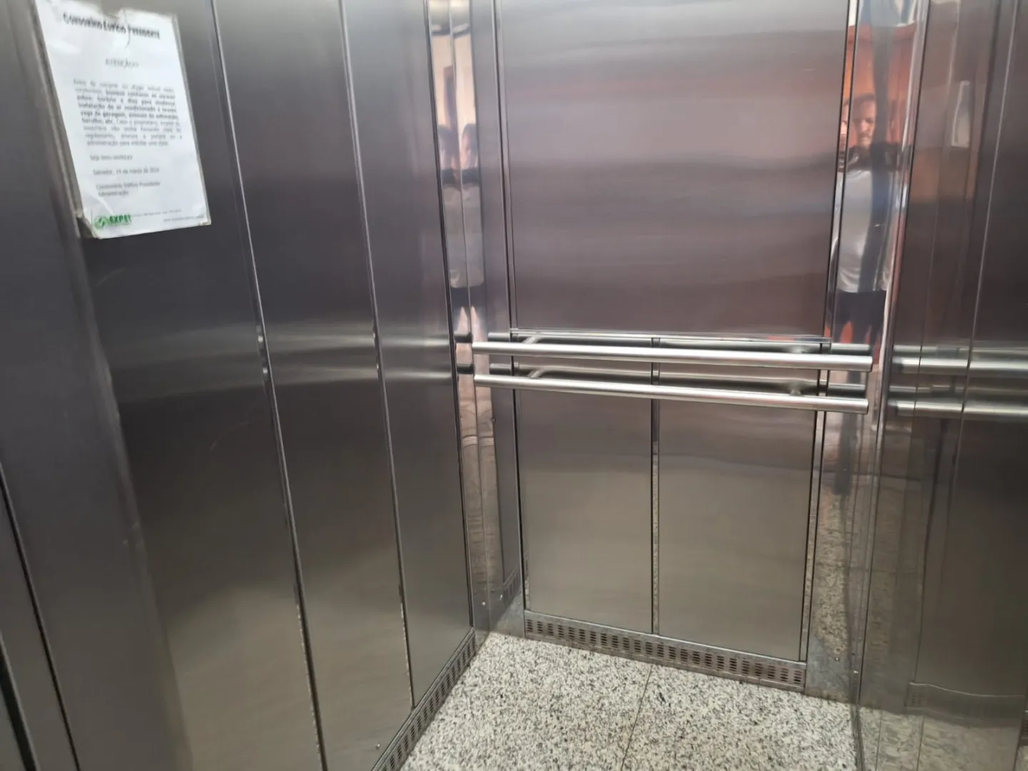 APARTAMENTO 2 QUARTOS SU&Iacute;TE VARANDA GARAGEM NASCENTE ELEVADOR &Agrave; VENDA NA GRA&Ccedil;A! Avenida Euclydes da Cunha Salvador - 