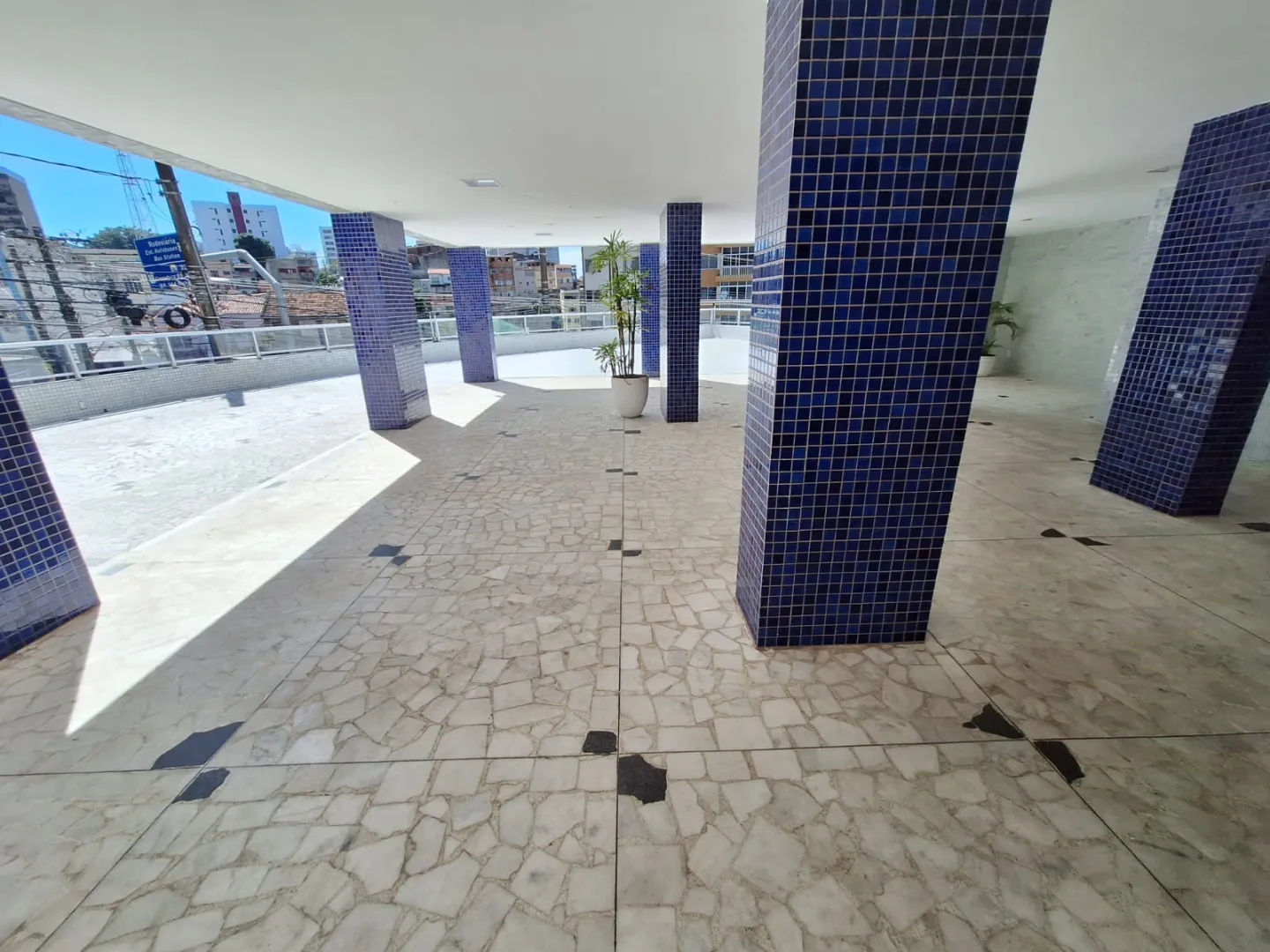 APARTAMENTO 2 QUARTOS SU&Iacute;TE VARANDA GARAGEM NASCENTE ELEVADOR &Agrave; VENDA NA GRA&Ccedil;A! Avenida Euclydes da Cunha Salvador - 