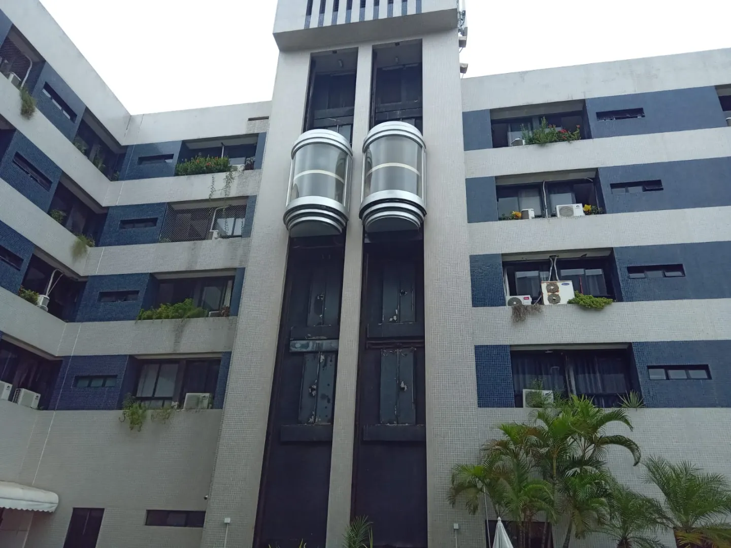APARTAMENTO QUARTO  SALA COM VARANDA NASCENTE PISCINA ELEVADOR &Agrave; VENDA EM ONDINA! Avenida Milton Santos Salvador - 