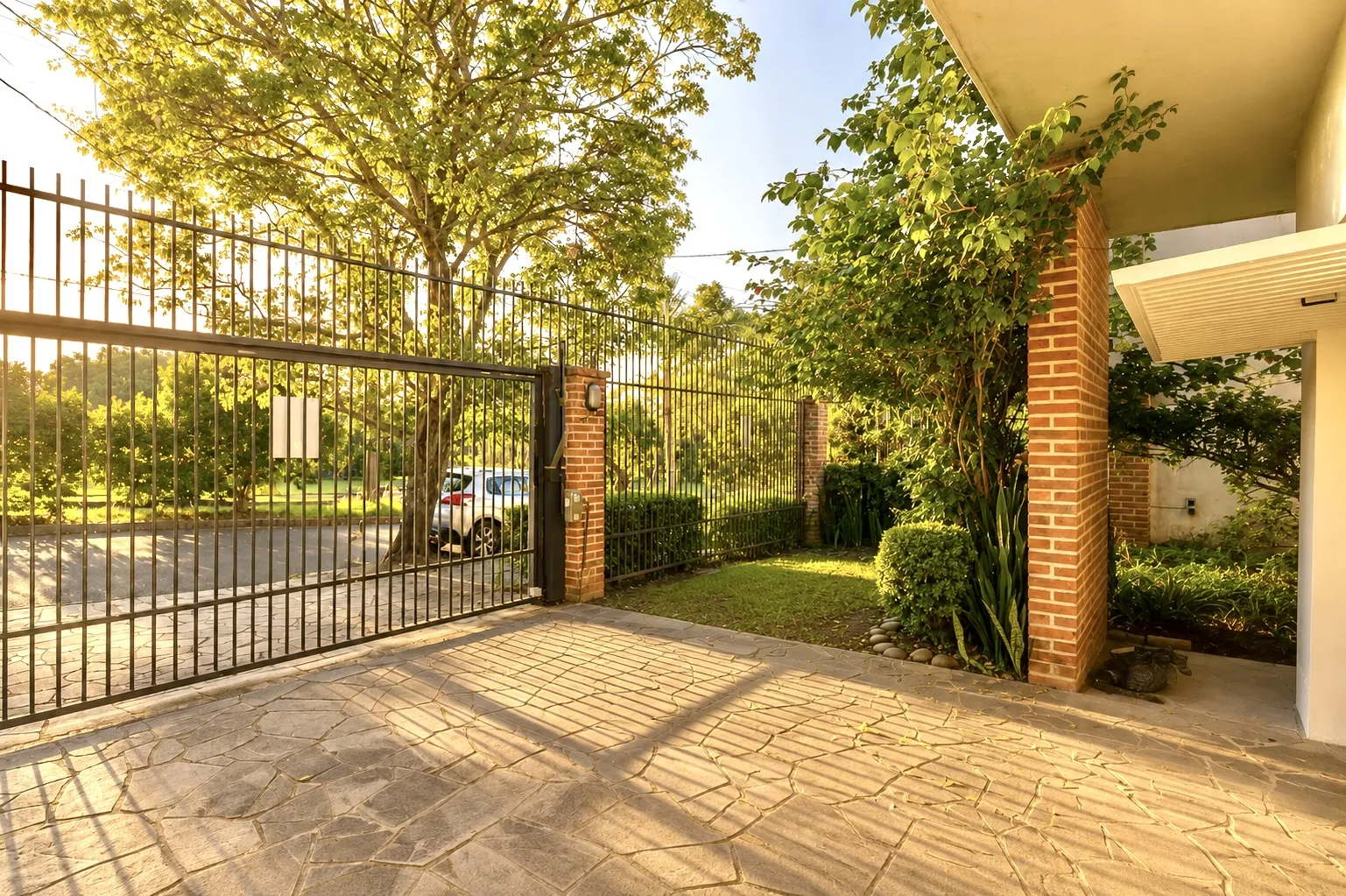 R$ 995.000 - LINDA CASA - 256M2 - 2 DORM - 2 SU&Iacute;TES - LAREIRA - PISCINA - 4 VAGAS Avenida Walter Kaufmann Porto Alegre - 