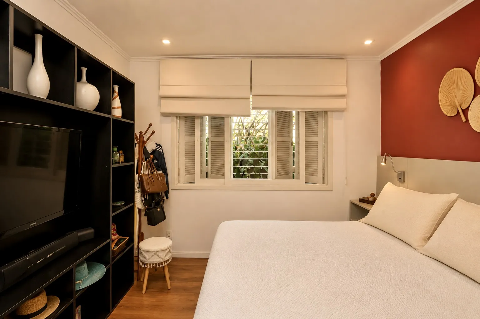 R$ 995.000 - LINDA CASA - 256M2 - 2 DORM - 2 SU&Iacute;TES - LAREIRA - PISCINA - 4 VAGAS Avenida Walter Kaufmann Porto Alegre - 