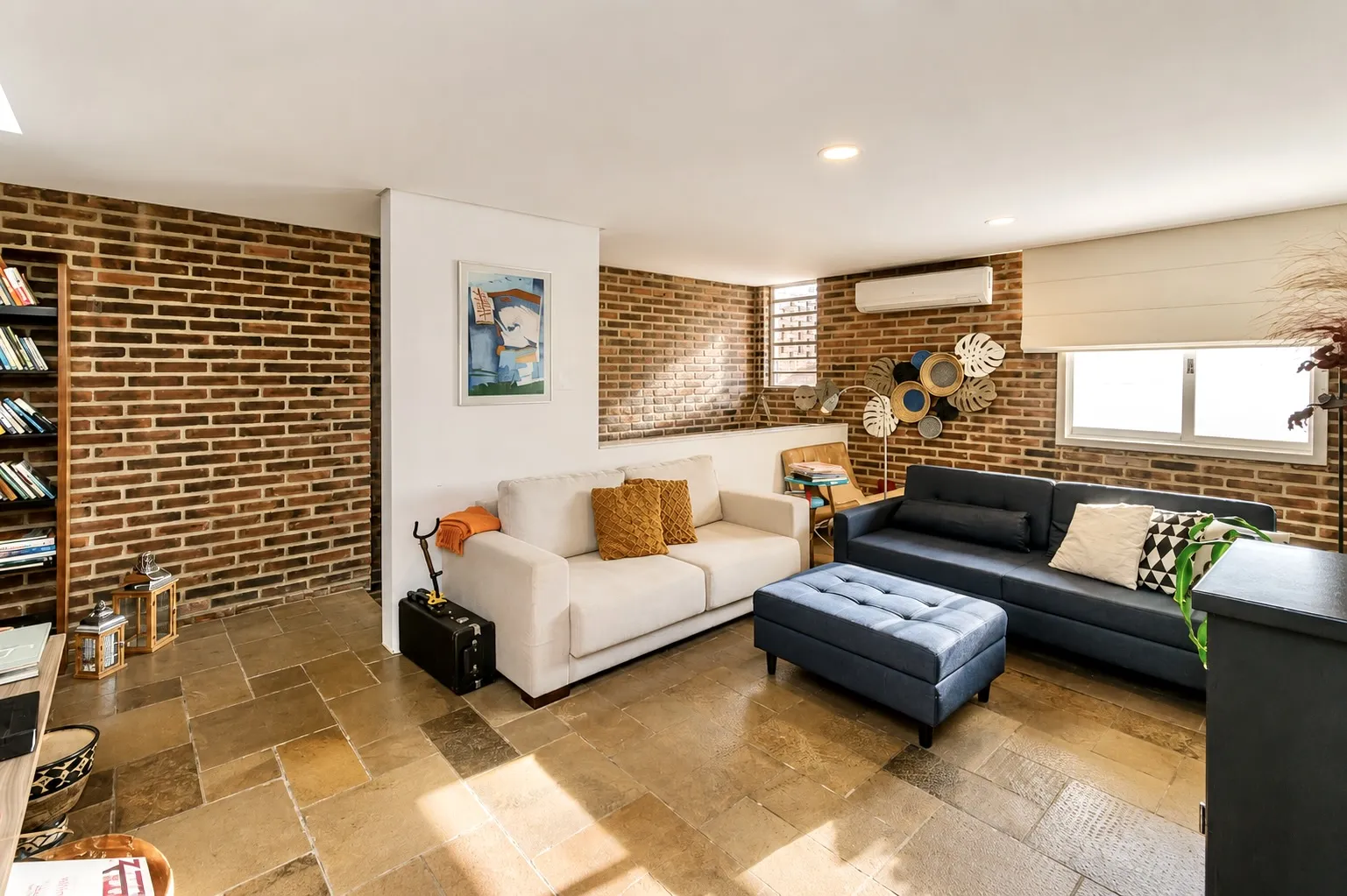 R$ 995.000 - LINDA CASA - 256M2 - 2 DORM - 2 SU&Iacute;TES - LAREIRA - PISCINA - 4 VAGAS Avenida Walter Kaufmann Porto Alegre - 