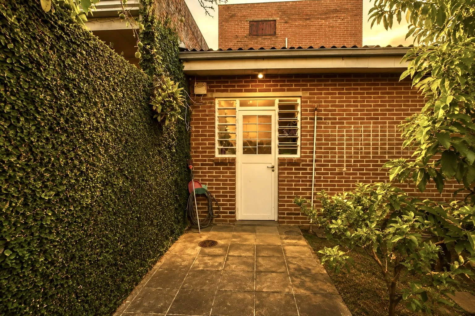 R$ 995.000 - LINDA CASA - 256M2 - 2 DORM - 2 SU&Iacute;TES - LAREIRA - PISCINA - 4 VAGAS Avenida Walter Kaufmann Porto Alegre - 