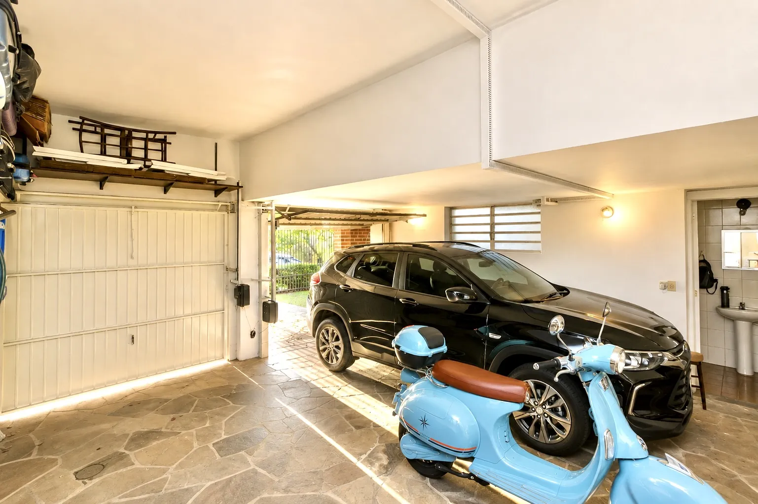 R$ 995.000 - LINDA CASA - 256M2 - 2 DORM - 2 SU&Iacute;TES - LAREIRA - PISCINA - 4 VAGAS Avenida Walter Kaufmann Porto Alegre - 