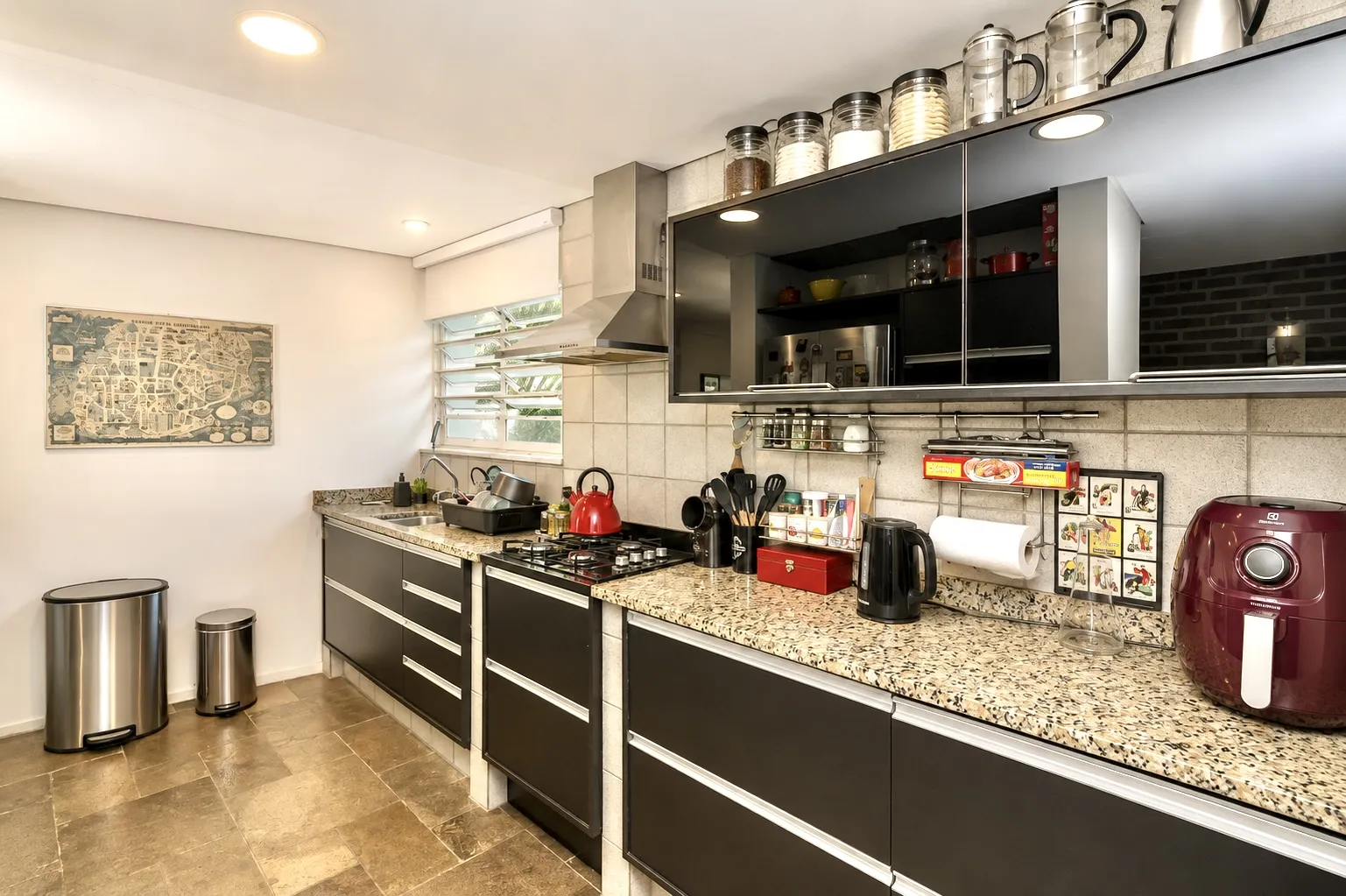 R$ 995.000 - LINDA CASA - 256M2 - 2 DORM - 2 SU&Iacute;TES - LAREIRA - PISCINA - 4 VAGAS Avenida Walter Kaufmann Porto Alegre - 