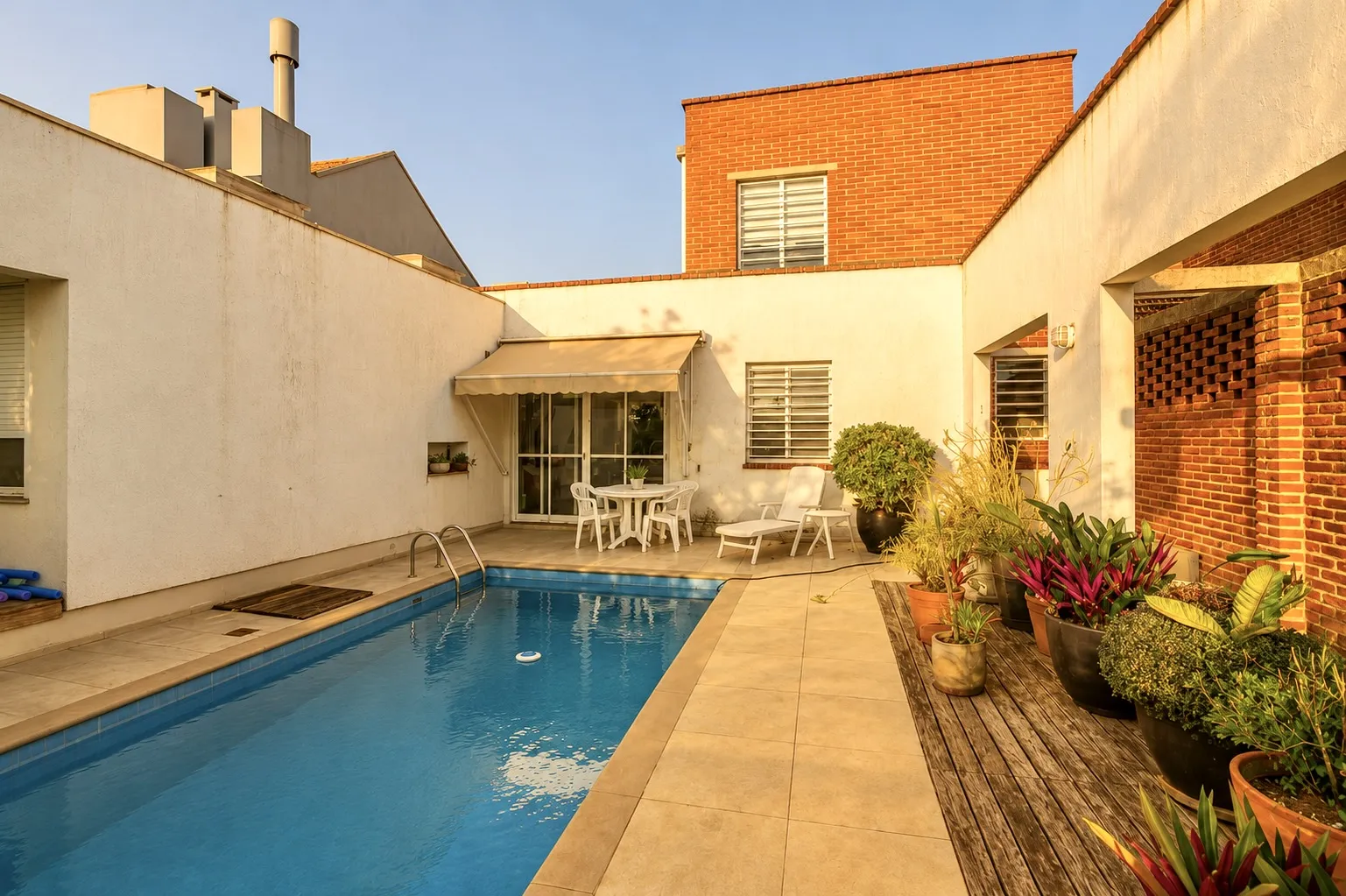 R$ 995.000 - LINDA CASA - 256M2 - 2 DORM - 2 SU&Iacute;TES - LAREIRA - PISCINA - 4 VAGAS Avenida Walter Kaufmann Porto Alegre - 
