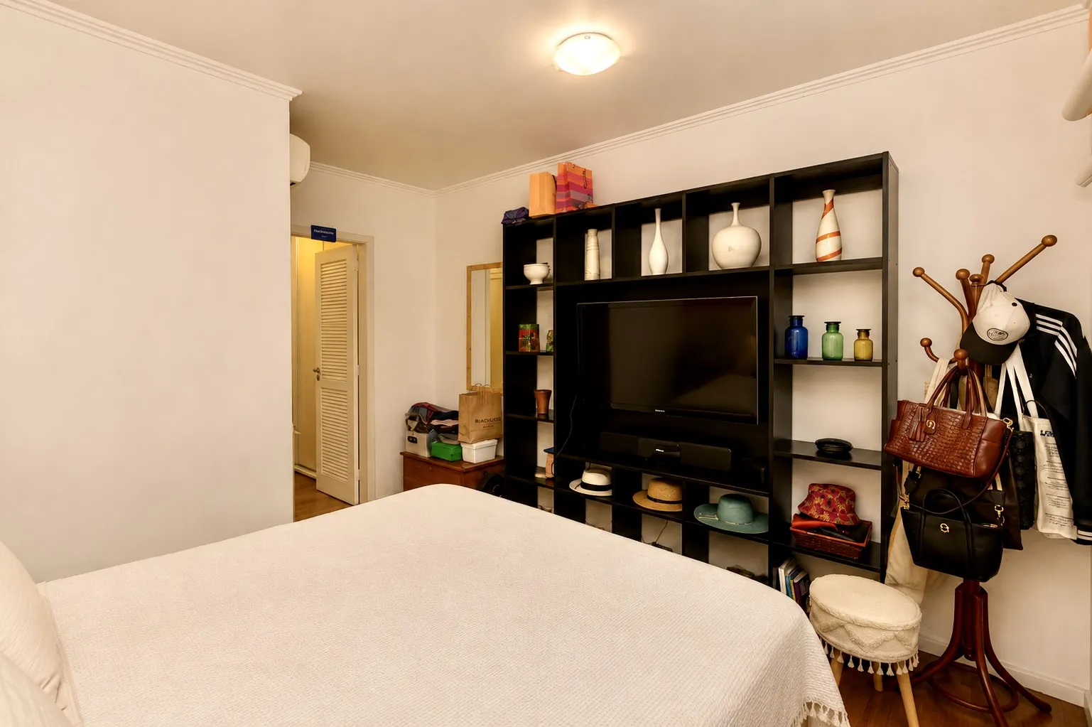 R$ 995.000 - LINDA CASA - 256M2 - 2 DORM - 2 SU&Iacute;TES - LAREIRA - PISCINA - 4 VAGAS Avenida Walter Kaufmann Porto Alegre - 
