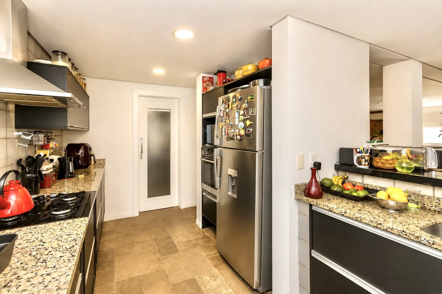 R$ 995.000 - LINDA CASA - 256M2 - 2 DORM - 2 SU&Iacute;TES - LAREIRA - PISCINA - 4 VAGAS Avenida Walter Kaufmann Porto Alegre - 
