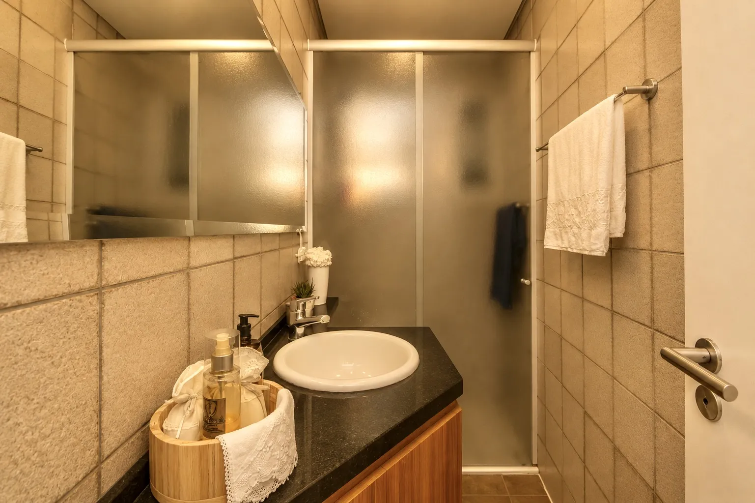 R$ 995.000 - LINDA CASA - 256M2 - 2 DORM - 2 SU&Iacute;TES - LAREIRA - PISCINA - 4 VAGAS Avenida Walter Kaufmann Porto Alegre - 
