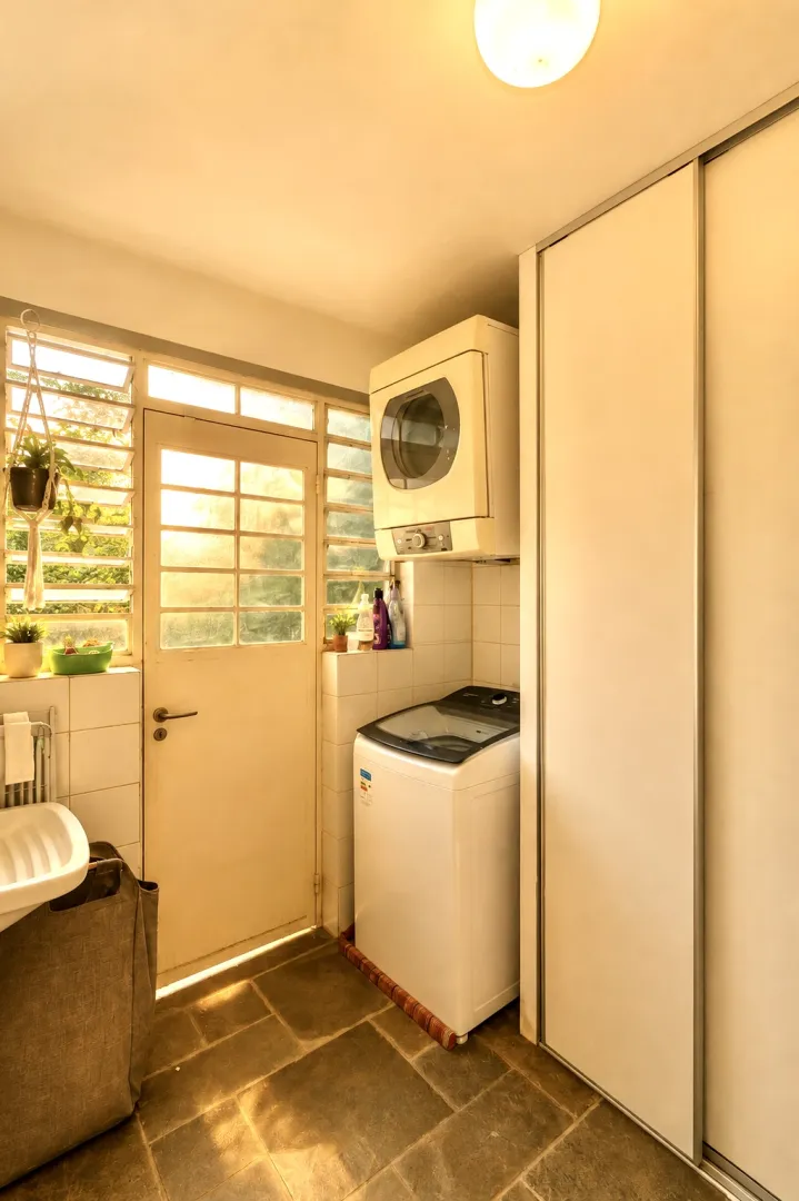 R$ 995.000 - LINDA CASA - 256M2 - 2 DORM - 2 SU&Iacute;TES - LAREIRA - PISCINA - 4 VAGAS Avenida Walter Kaufmann Porto Alegre - 