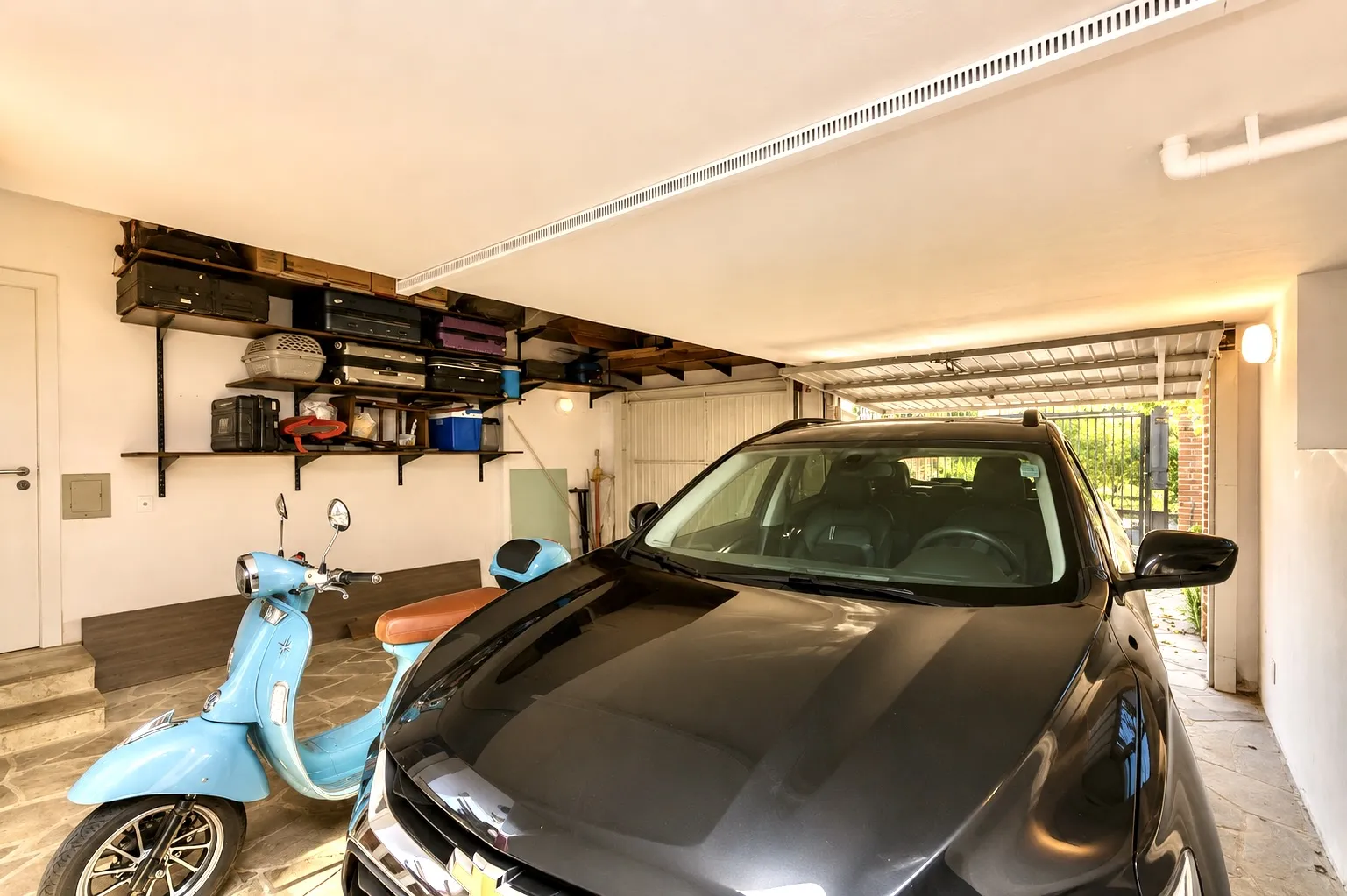 R$ 995.000 - LINDA CASA - 256M2 - 2 DORM - 2 SU&Iacute;TES - LAREIRA - PISCINA - 4 VAGAS Avenida Walter Kaufmann Porto Alegre - 