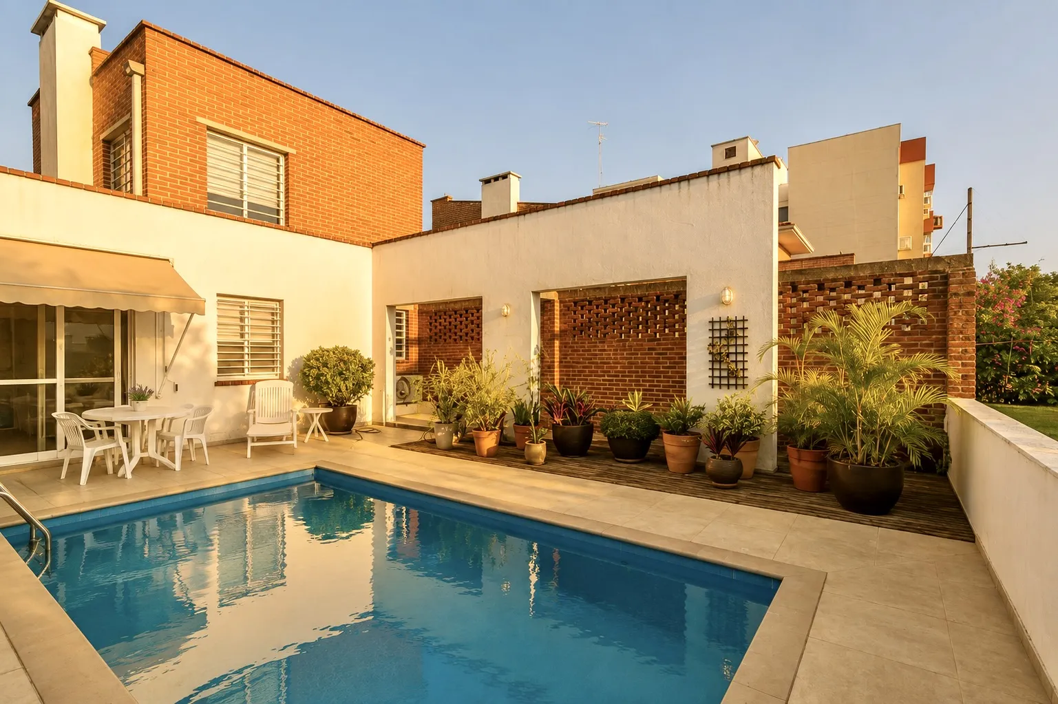 R$ 995.000 - LINDA CASA - 256M2 - 2 DORM - 2 SU&Iacute;TES - LAREIRA - PISCINA - 4 VAGAS Avenida Walter Kaufmann Porto Alegre - 