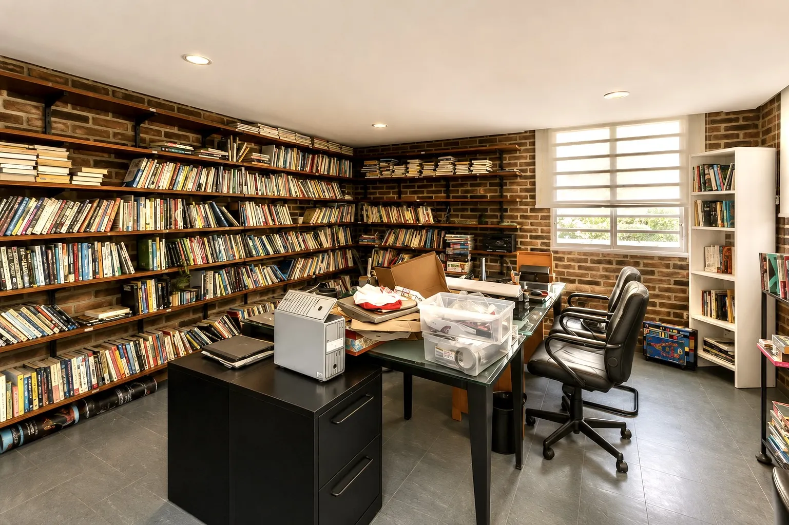 R$ 995.000 - LINDA CASA - 256M2 - 2 DORM - 2 SU&Iacute;TES - LAREIRA - PISCINA - 4 VAGAS Avenida Walter Kaufmann Porto Alegre - 