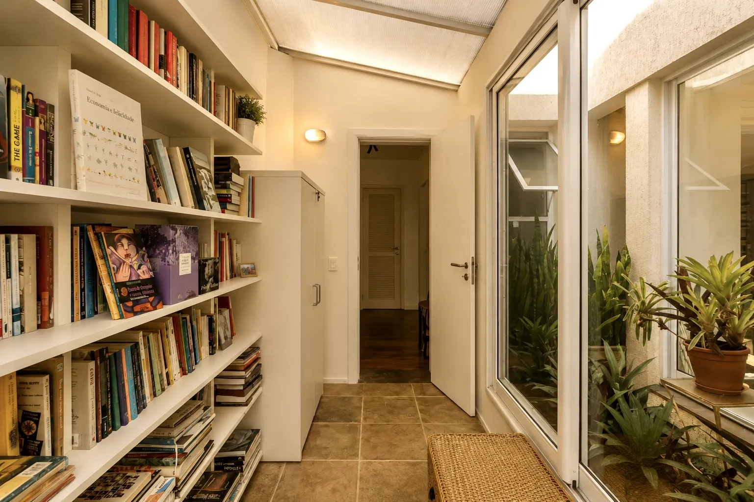 R$ 995.000 - LINDA CASA - 256M2 - 2 DORM - 2 SU&Iacute;TES - LAREIRA - PISCINA - 4 VAGAS Avenida Walter Kaufmann Porto Alegre - 