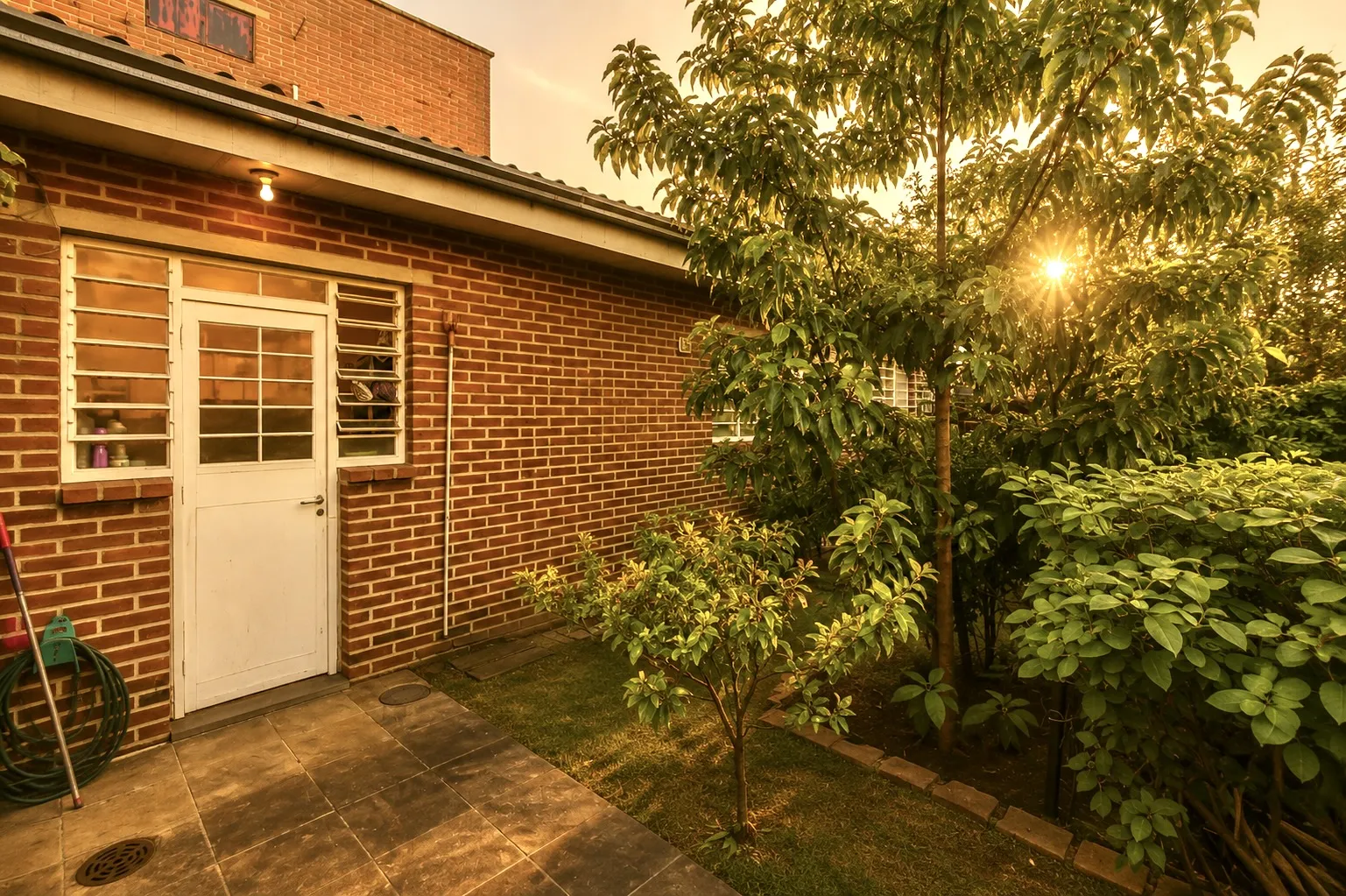 R$ 995.000 - LINDA CASA - 256M2 - 2 DORM - 2 SU&Iacute;TES - LAREIRA - PISCINA - 4 VAGAS Avenida Walter Kaufmann Porto Alegre - 