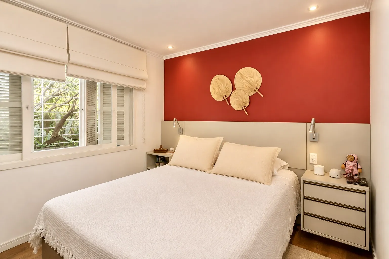 R$ 995.000 - LINDA CASA - 256M2 - 2 DORM - 2 SU&Iacute;TES - LAREIRA - PISCINA - 4 VAGAS Avenida Walter Kaufmann Porto Alegre - 