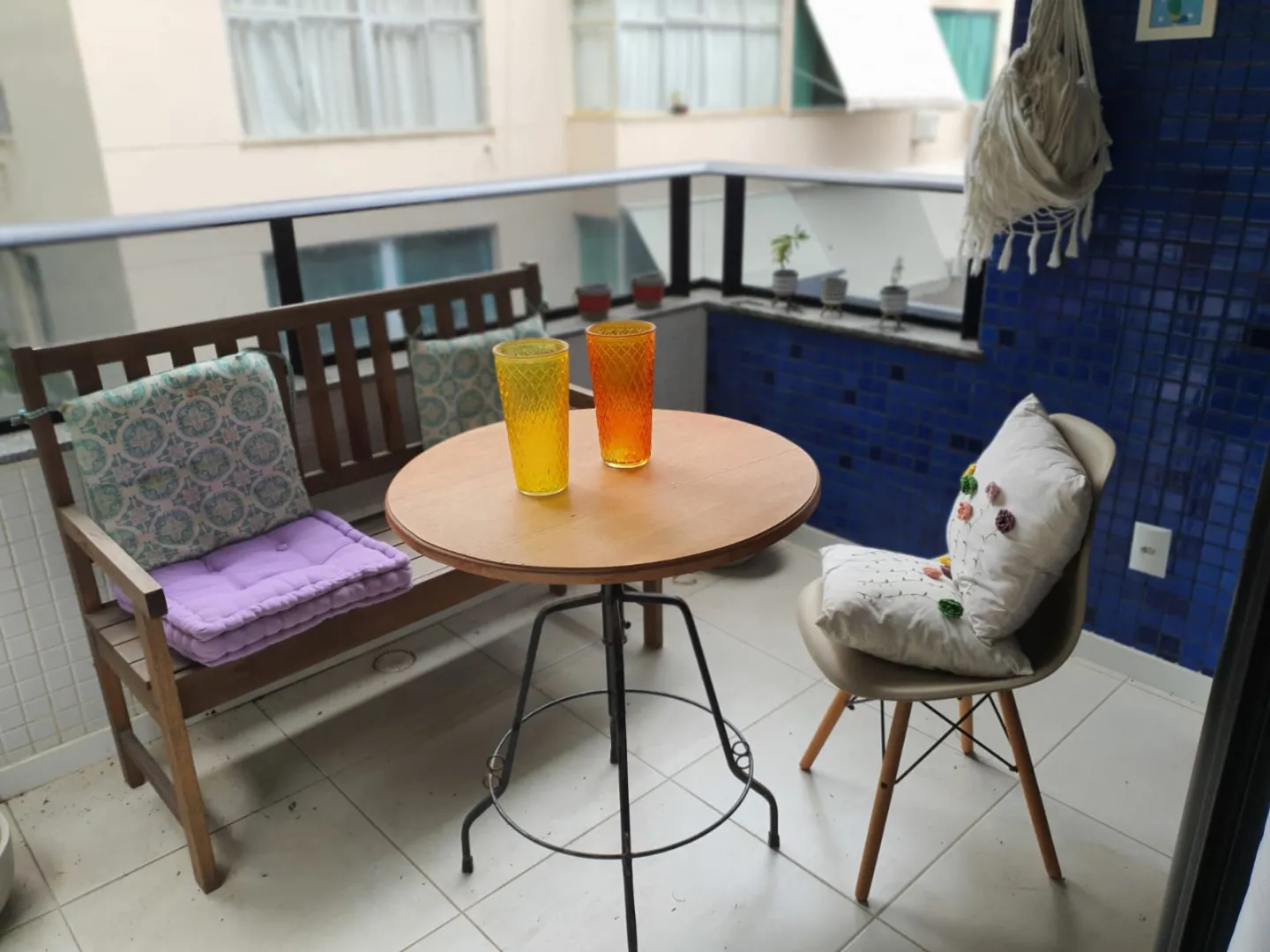APARTAMENTO QUARTO E SALA VARANDA SEMINOVO GARAGEM ELEVADOR ACADEMIA PISCINA VENDA ONDINA Rua Senta Púa Salvador - 