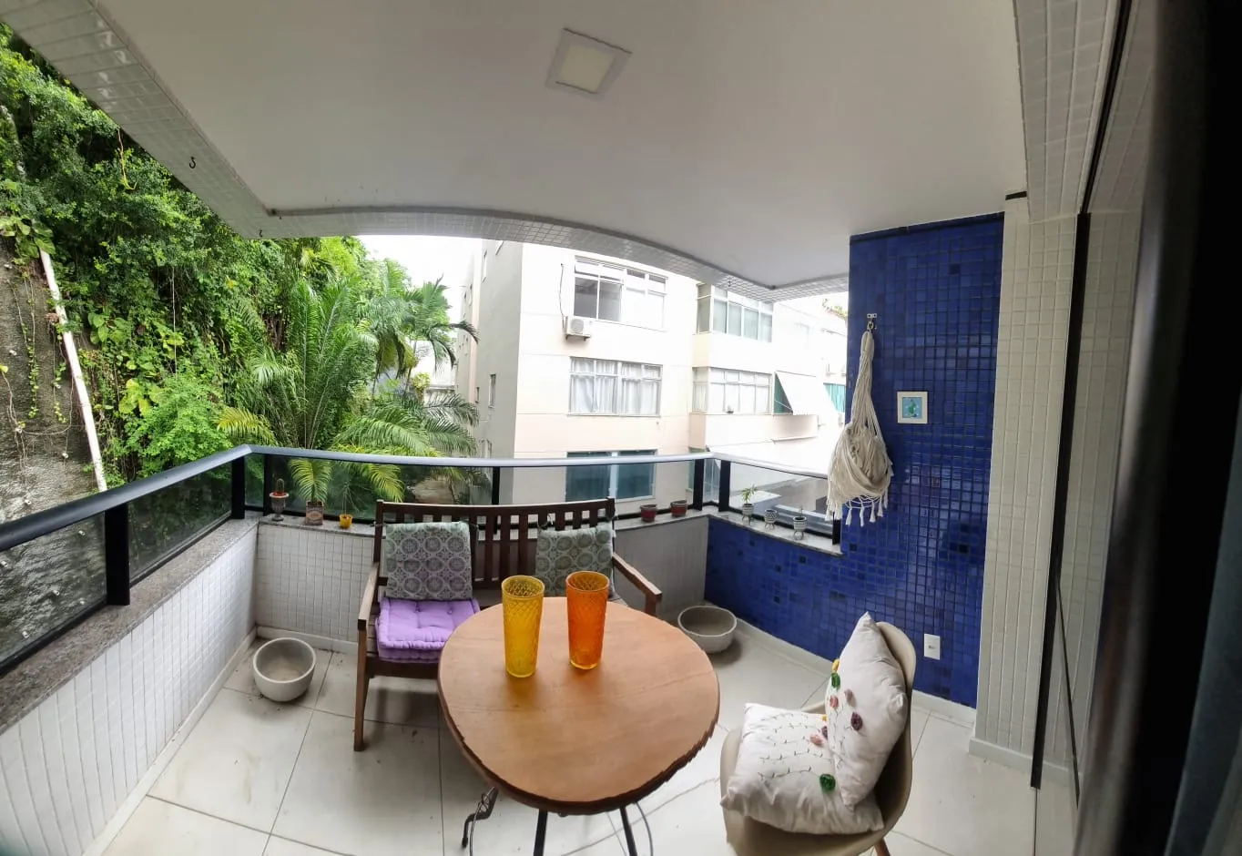 APARTAMENTO QUARTO E SALA VARANDA SEMINOVO GARAGEM ELEVADOR ACADEMIA PISCINA VENDA ONDINA Rua Senta Púa Salvador - 