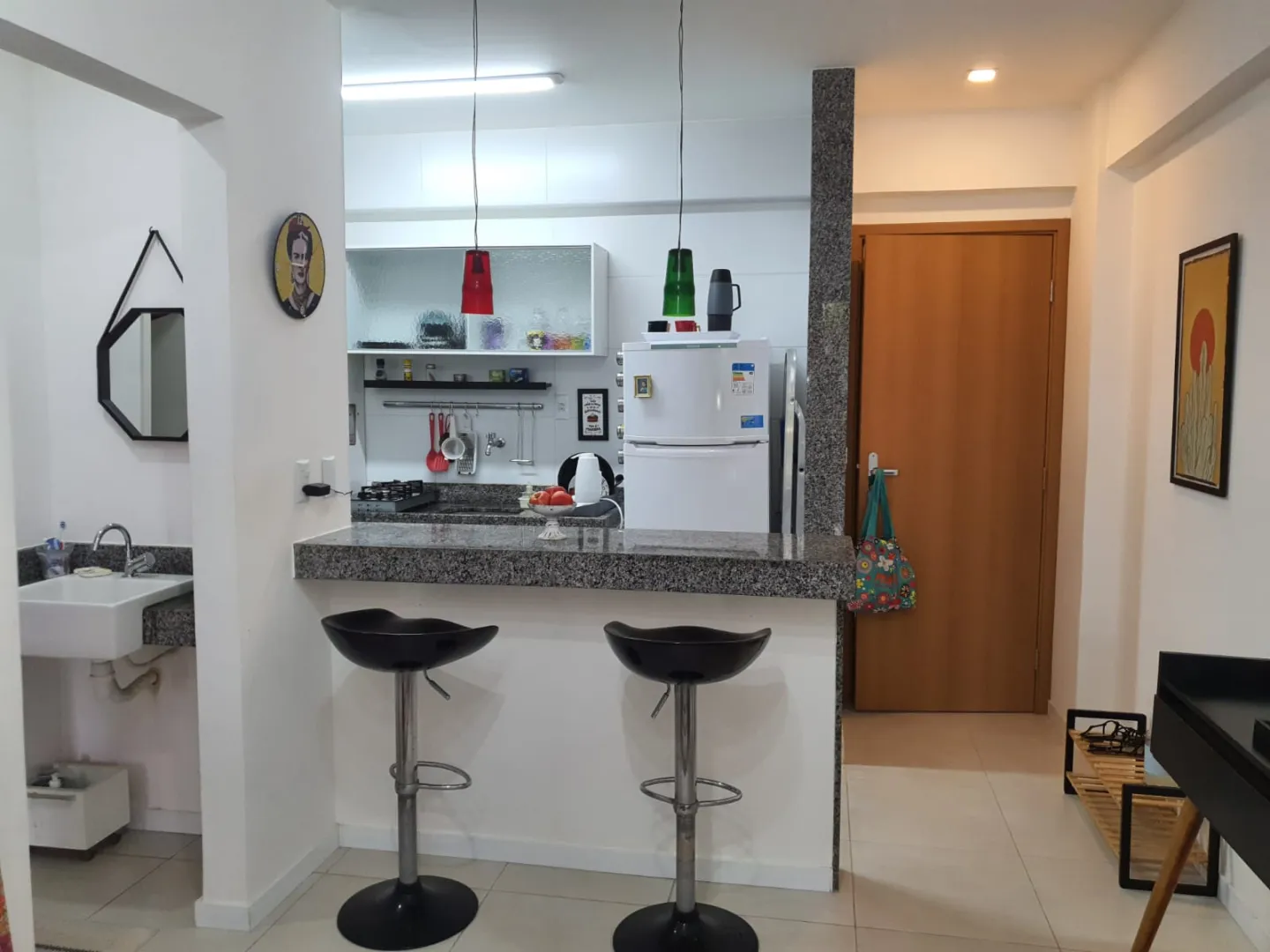 APARTAMENTO QUARTO E SALA VARANDA SEMINOVO GARAGEM ELEVADOR ACADEMIA PISCINA VENDA ONDINA Rua Senta Púa Salvador - 
