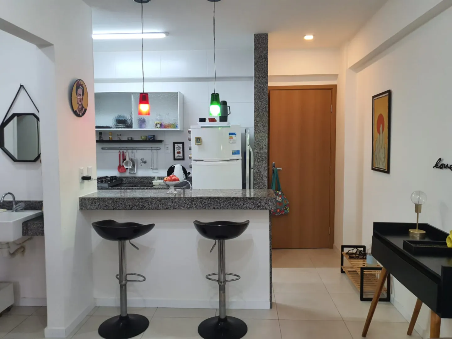 APARTAMENTO QUARTO E SALA VARANDA SEMINOVO GARAGEM ELEVADOR ACADEMIA PISCINA VENDA ONDINA Rua Senta Púa Salvador - 