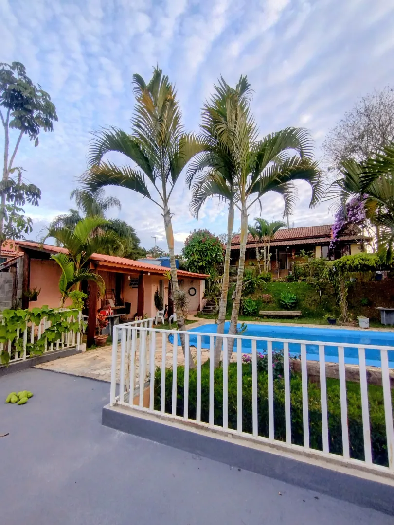 Ch&aacute;cara com piscina em condom&iacute;nio com vista deslumbrante para a represa  Igaratá - 