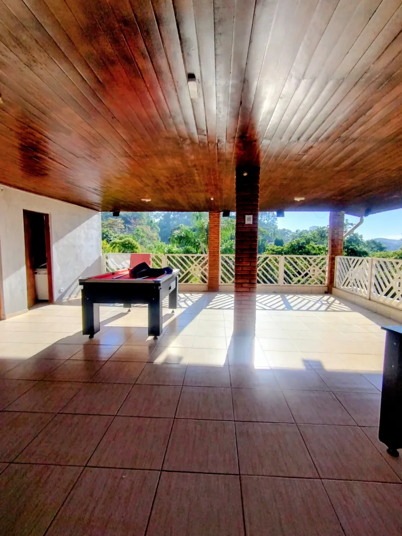 Ch&aacute;cara p&eacute; na &aacute;gua com piscina em condom&iacute;nio  Igaratá - 