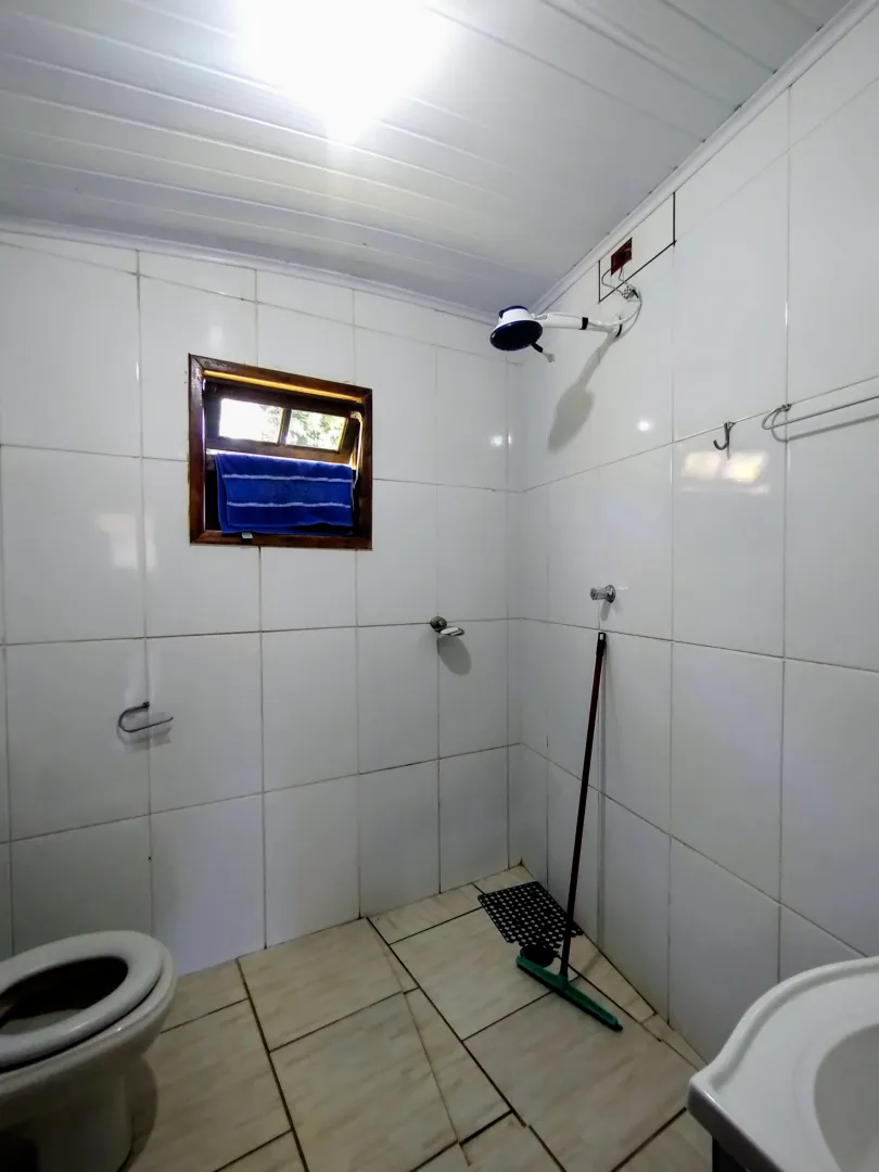 Ch&aacute;cara p&eacute; na &aacute;gua com piscina em condom&iacute;nio  Igaratá - 