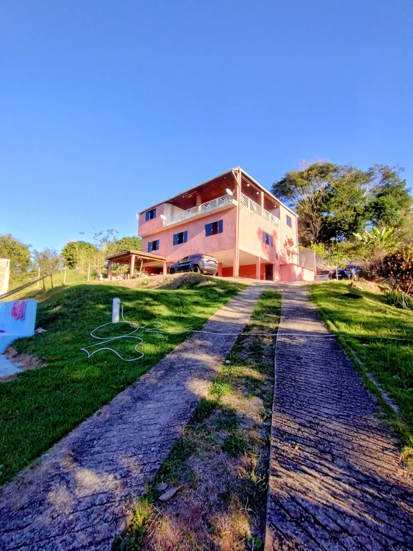 Ch&aacute;cara p&eacute; na &aacute;gua com piscina em condom&iacute;nio  Igaratá - 
