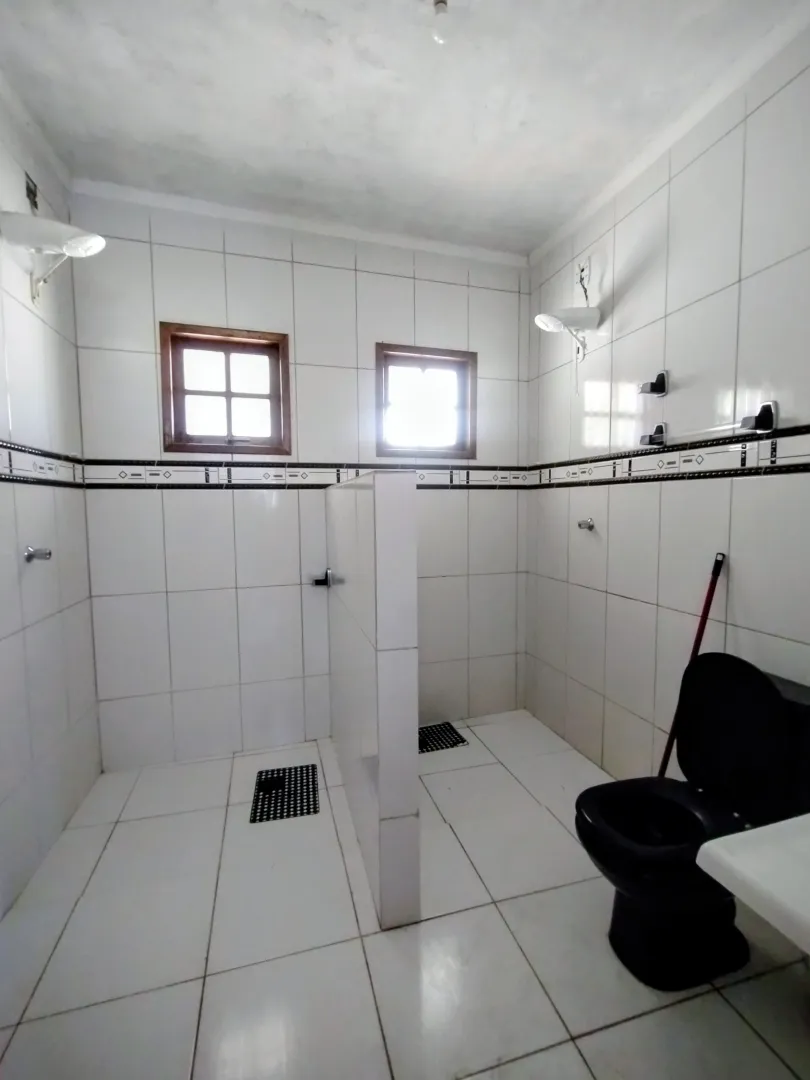Ch&aacute;cara p&eacute; na &aacute;gua com piscina em condom&iacute;nio  Igaratá - 