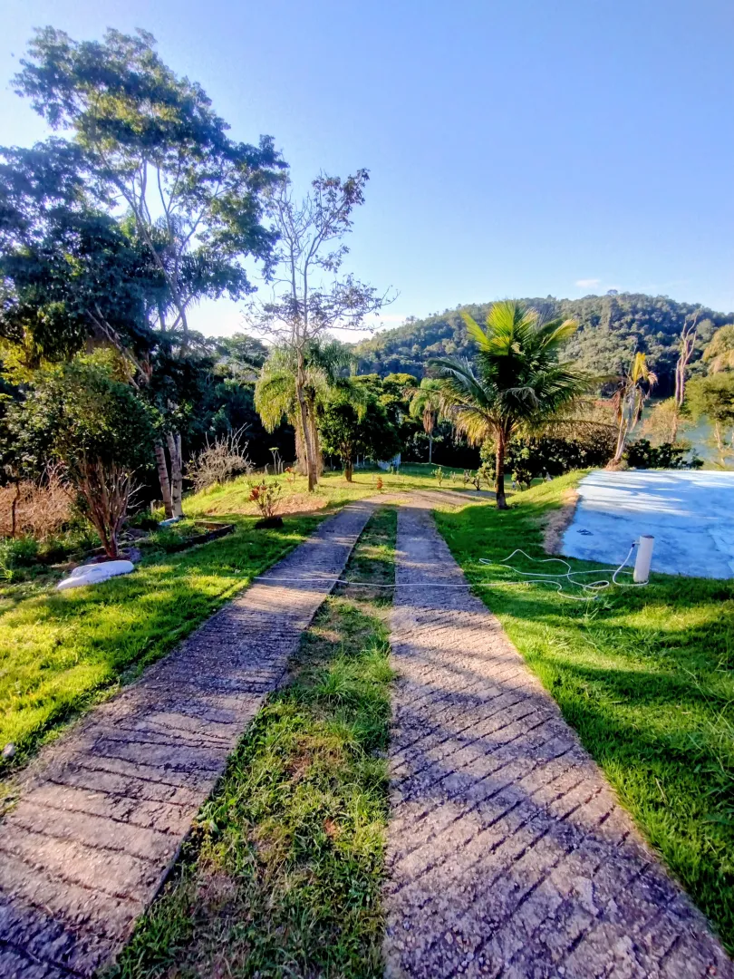 Ch&aacute;cara p&eacute; na &aacute;gua com piscina em condom&iacute;nio  Igaratá - 