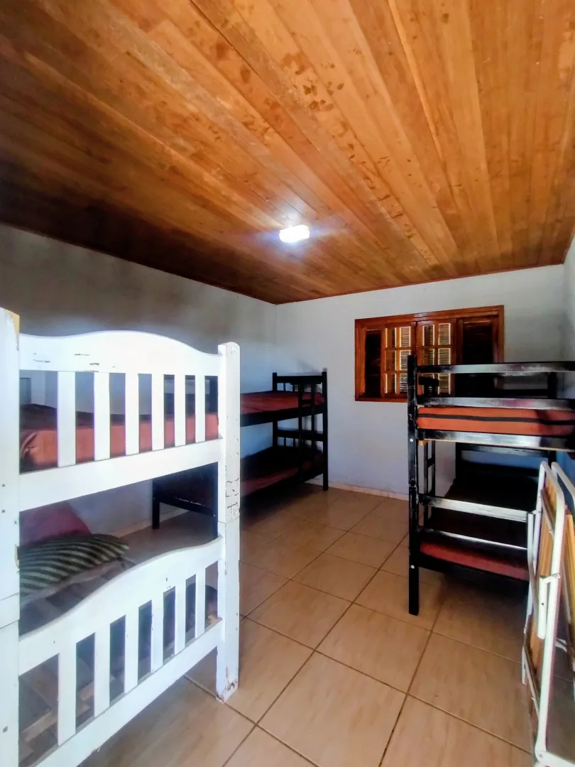 Ch&aacute;cara p&eacute; na &aacute;gua com piscina em condom&iacute;nio  Igaratá - 