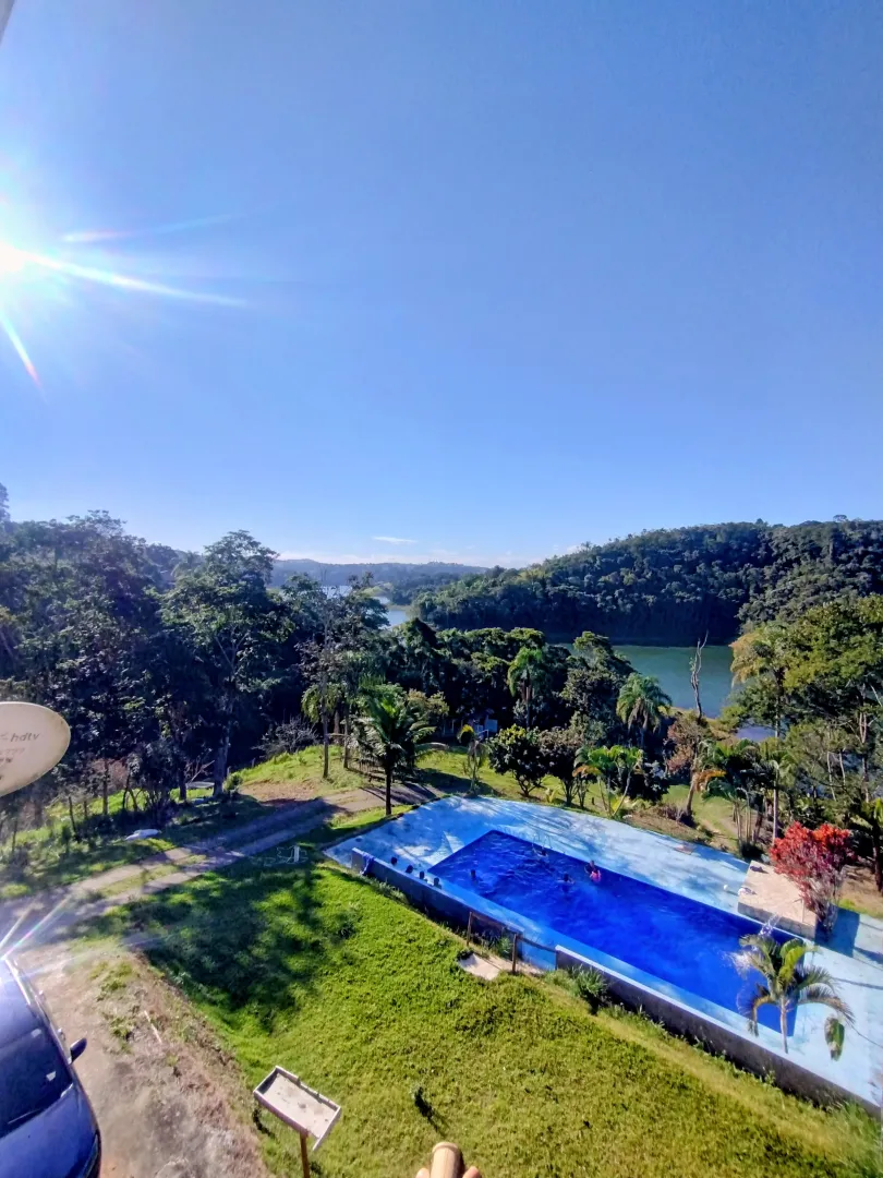 Ch&aacute;cara p&eacute; na &aacute;gua com piscina em condom&iacute;nio  Igaratá - 