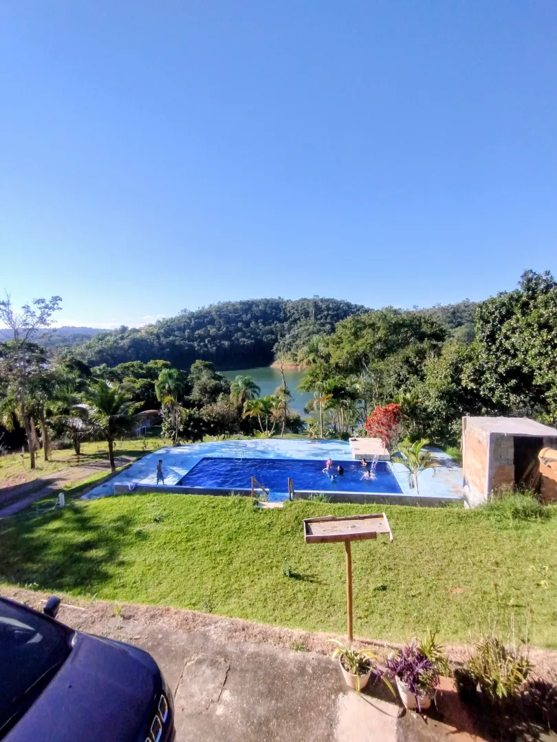 Ch&aacute;cara p&eacute; na &aacute;gua com piscina em condom&iacute;nio  Igaratá - 