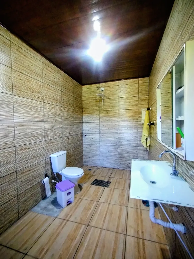 Ch&aacute;cara p&eacute; na &aacute;gua com piscina em condom&iacute;nio  Igaratá - 