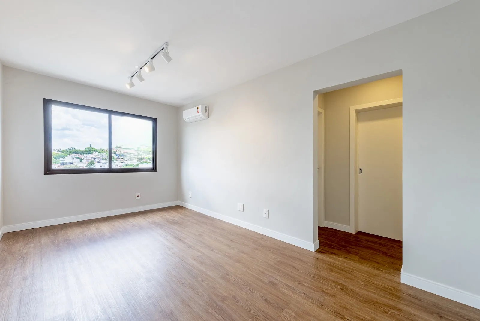 R$ 320.000 - OPORTUNIDADE &Uacute;NICA - 40M2 - 1 DORM - VISTA - REFORMADO Avenida Doutor Nilo Peçanha Porto Alegre - 