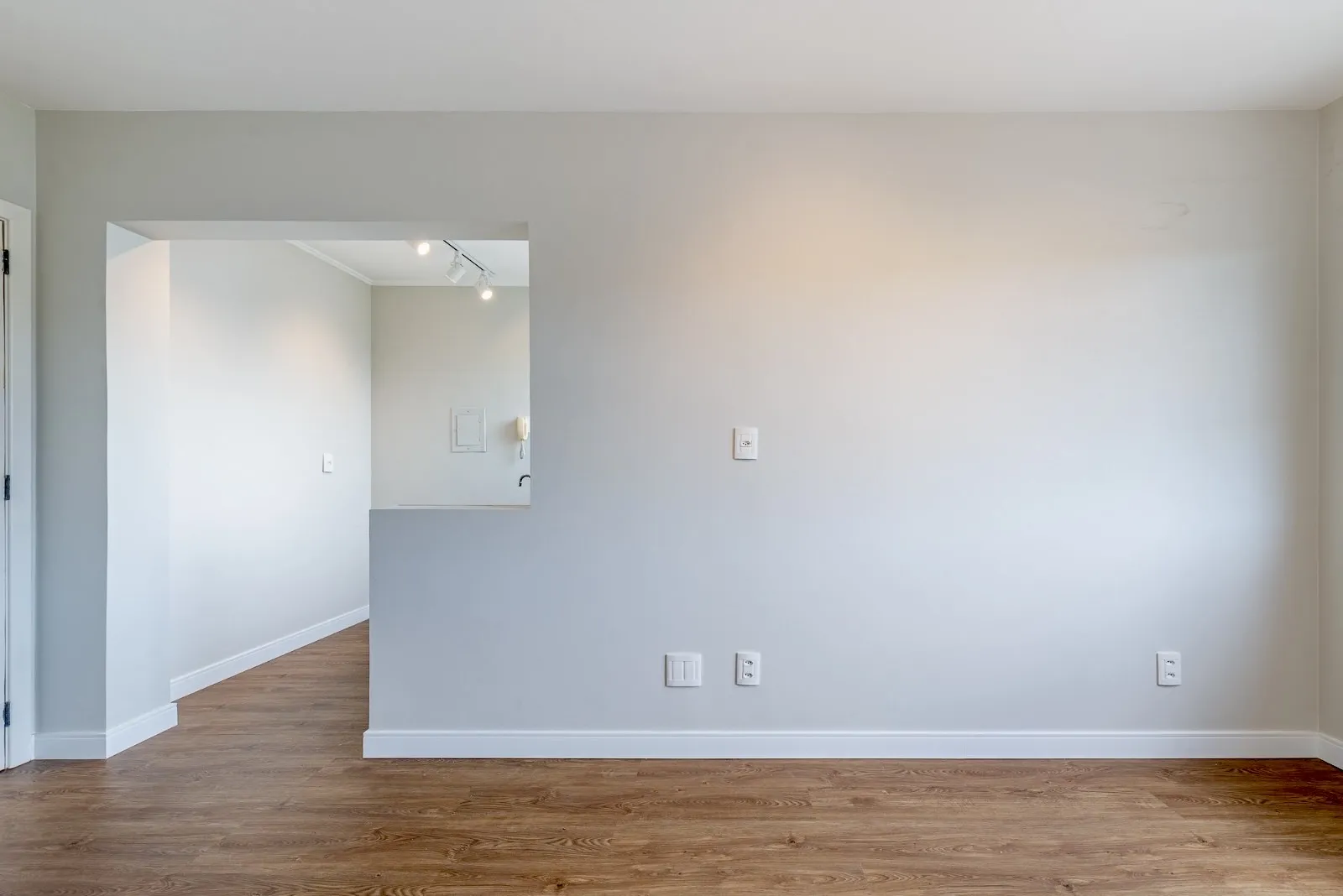 R$ 320.000 - OPORTUNIDADE &Uacute;NICA - 40M2 - 1 DORM - VISTA - REFORMADO Avenida Doutor Nilo Peçanha Porto Alegre - 