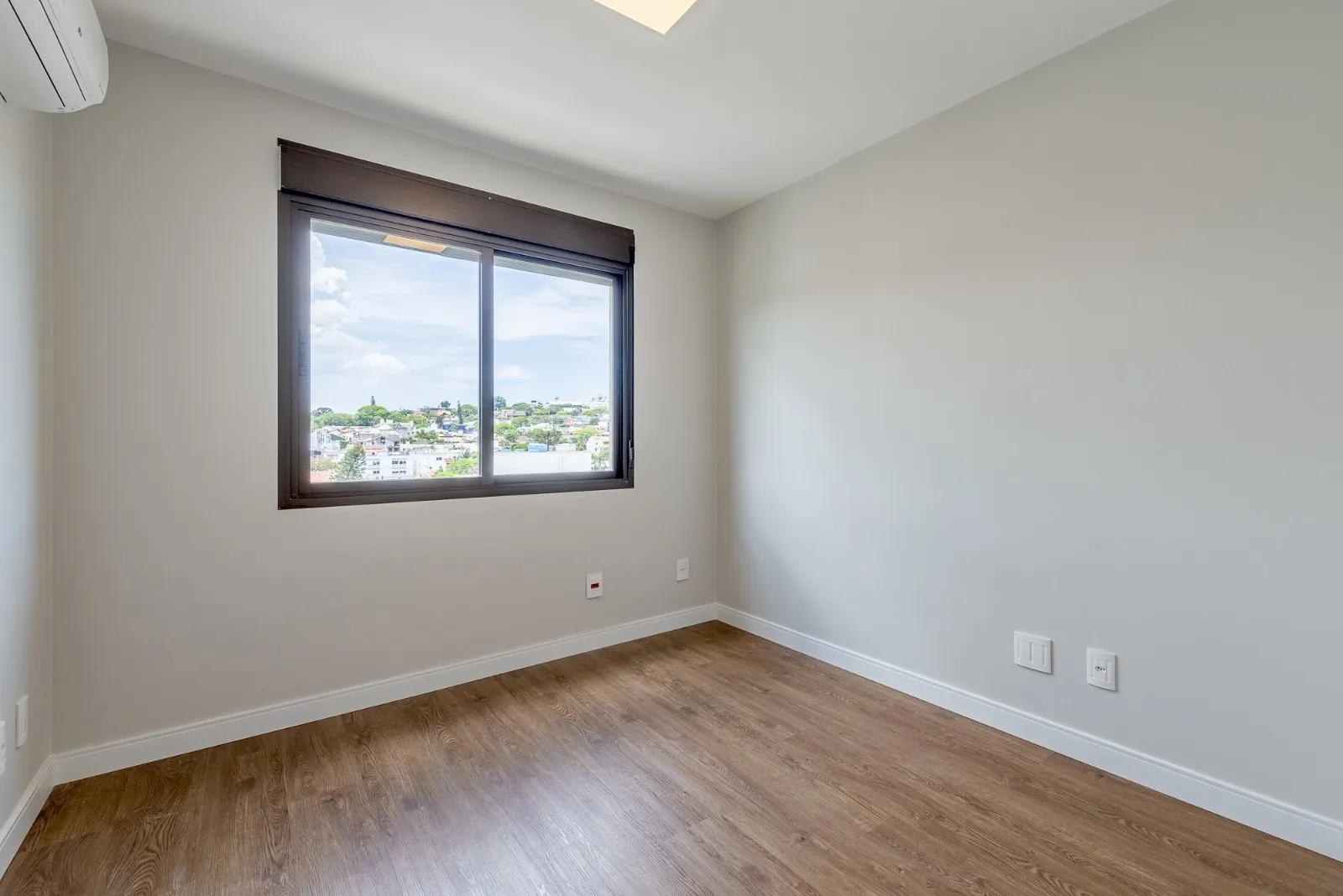 R$ 320.000 - OPORTUNIDADE &Uacute;NICA - 40M2 - 1 DORM - VISTA - REFORMADO Avenida Doutor Nilo Peçanha Porto Alegre - 