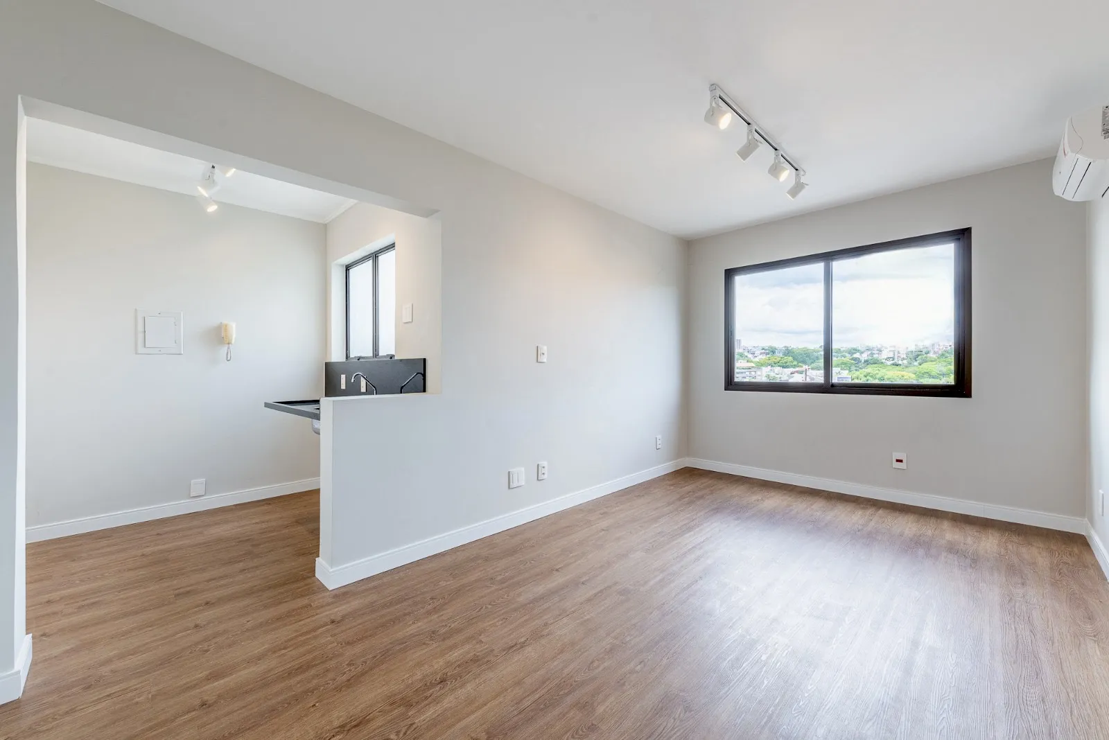 R$ 320.000 - OPORTUNIDADE &Uacute;NICA - 40M2 - 1 DORM - VISTA - REFORMADO Avenida Doutor Nilo Peçanha Porto Alegre - 