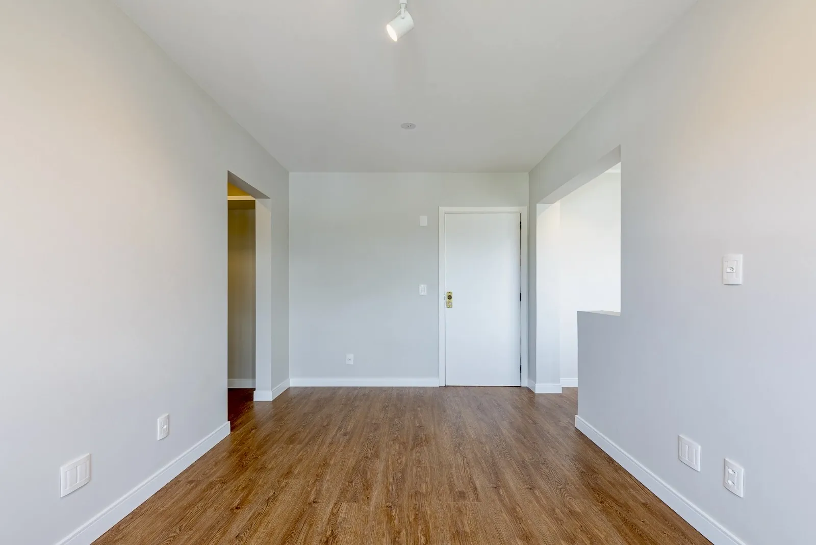 R$ 320.000 - OPORTUNIDADE &Uacute;NICA - 40M2 - 1 DORM - VISTA - REFORMADO Avenida Doutor Nilo Peçanha Porto Alegre - 