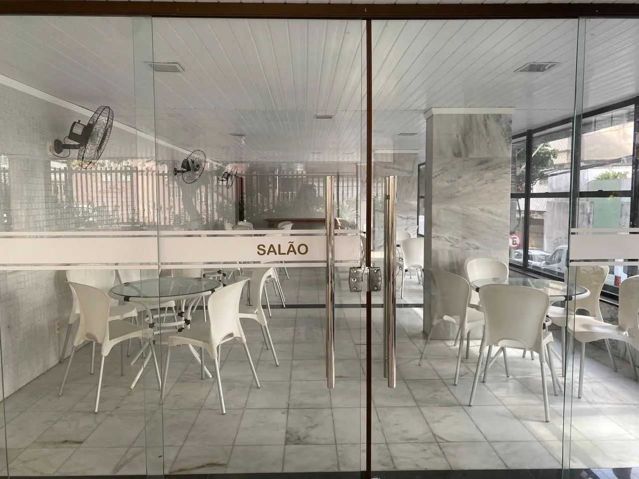 APARTAMENTO 3 QUARTOS SU&Iacute;TE NASCENTE ELEVADORES PORTARIA 24H &Agrave; VENDA NA BARRA! Rua Marquês de Caravelas Salvador - 