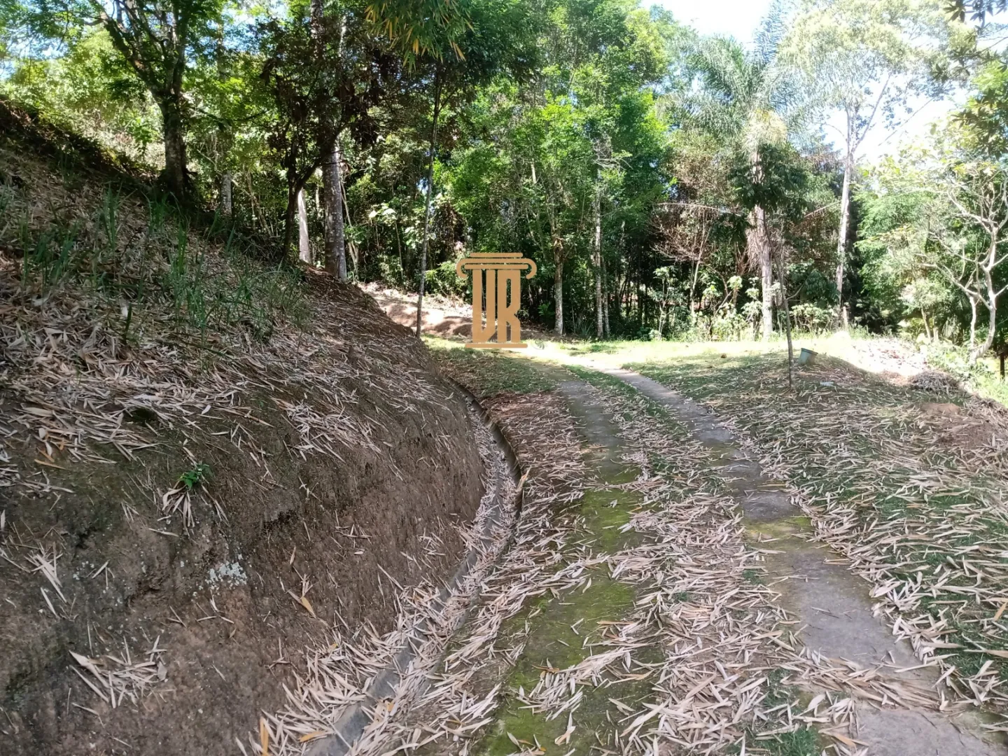 CH&Aacute;CARA DE 10.000M EM CONDOM&Iacute;NIO EM S&Atilde;O JOS&Eacute; DOS CAMPOS  São José dos Campos - 